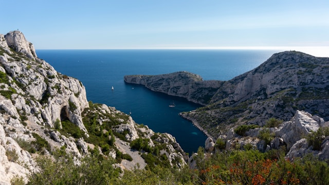 Comment explorer les trésors cachés des calanques de Marseille ?